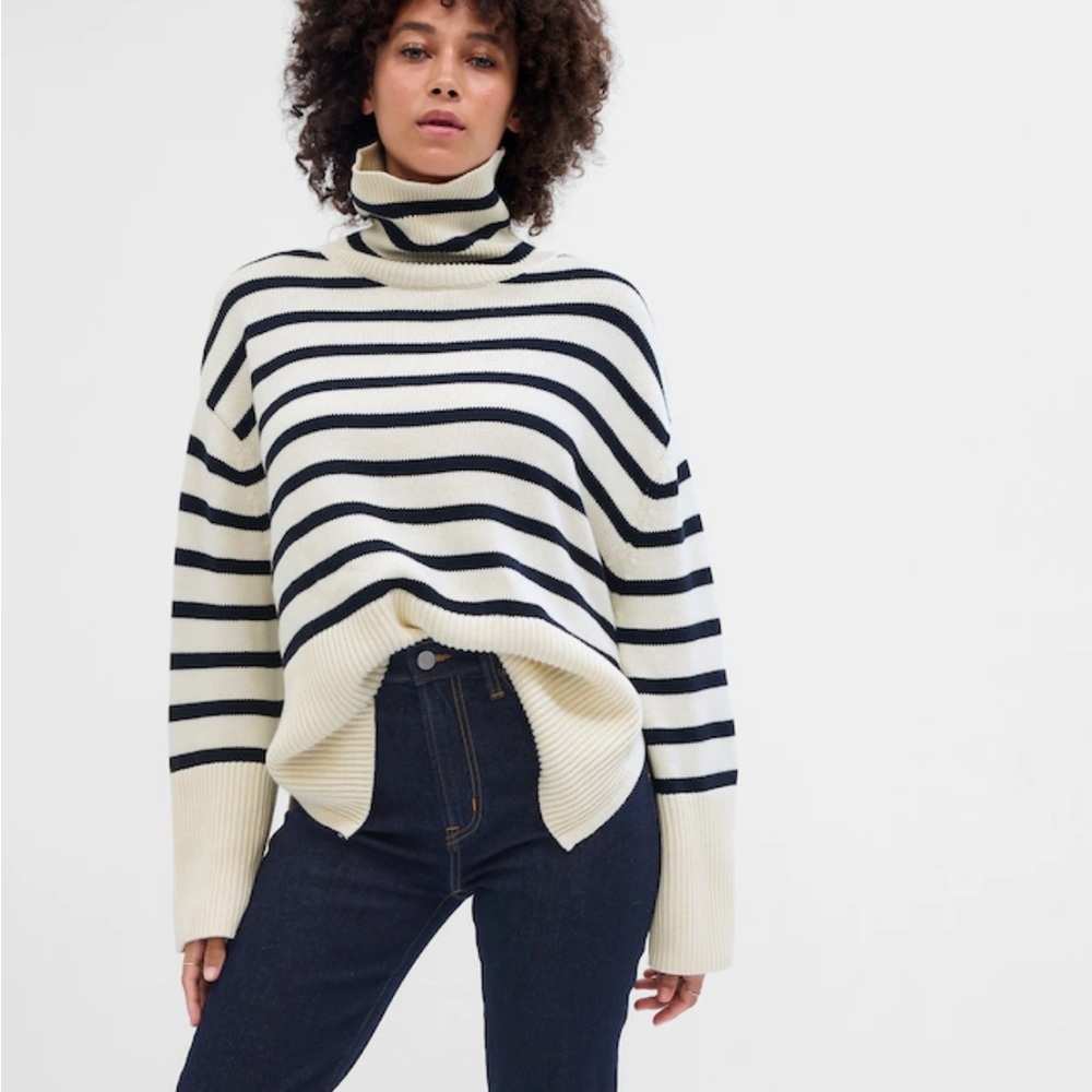 GAP Split Hemmed Turtleneck Sweater in Navy and Cream Stripe size L